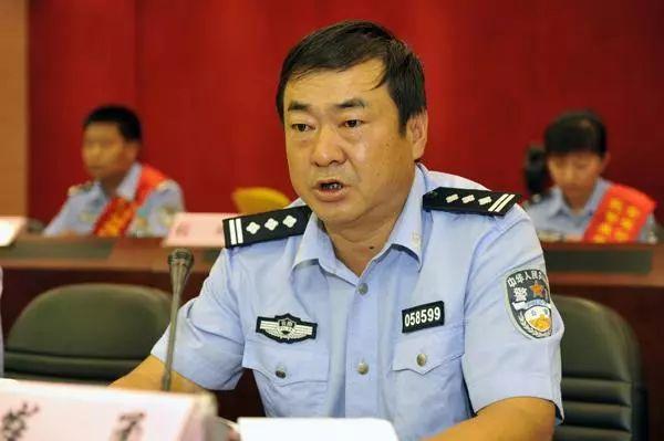 曲靖市公安局原党委副书记、常务副局长崔永被开除党籍和公职